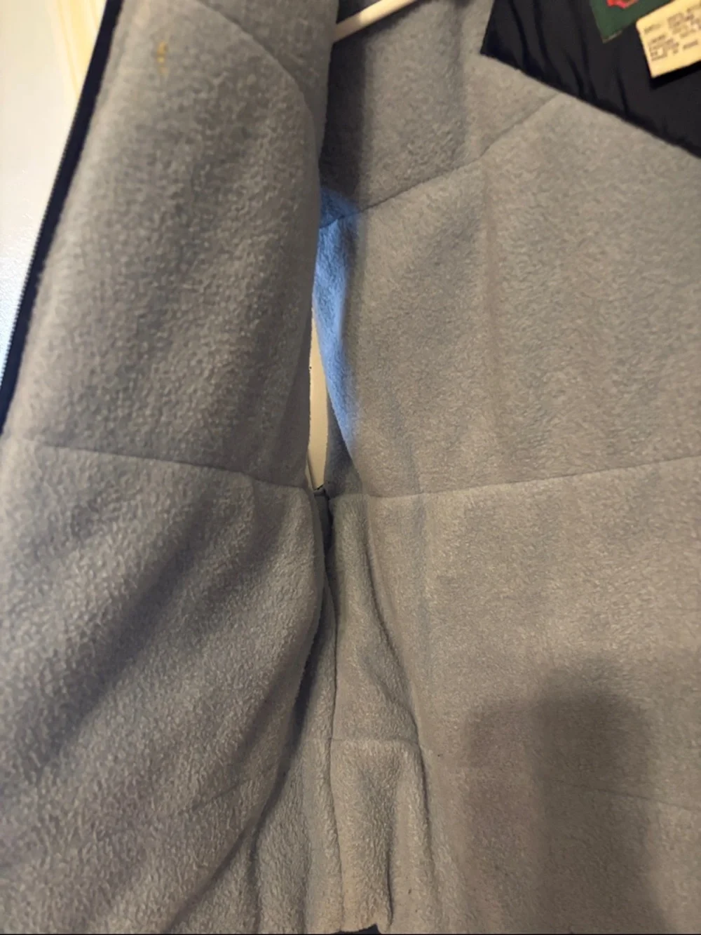 Navy Utility Puffer Vest with Multiple Pockets - Picture 4 of 5
